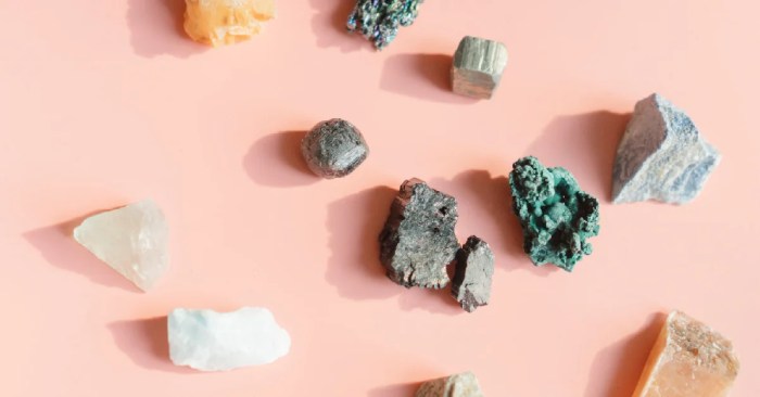 How to cleanse and charge crystals