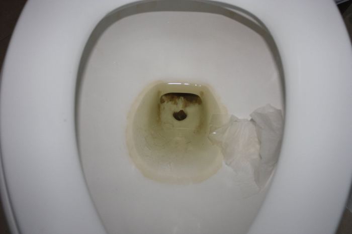 How to remove limescale from toilet
